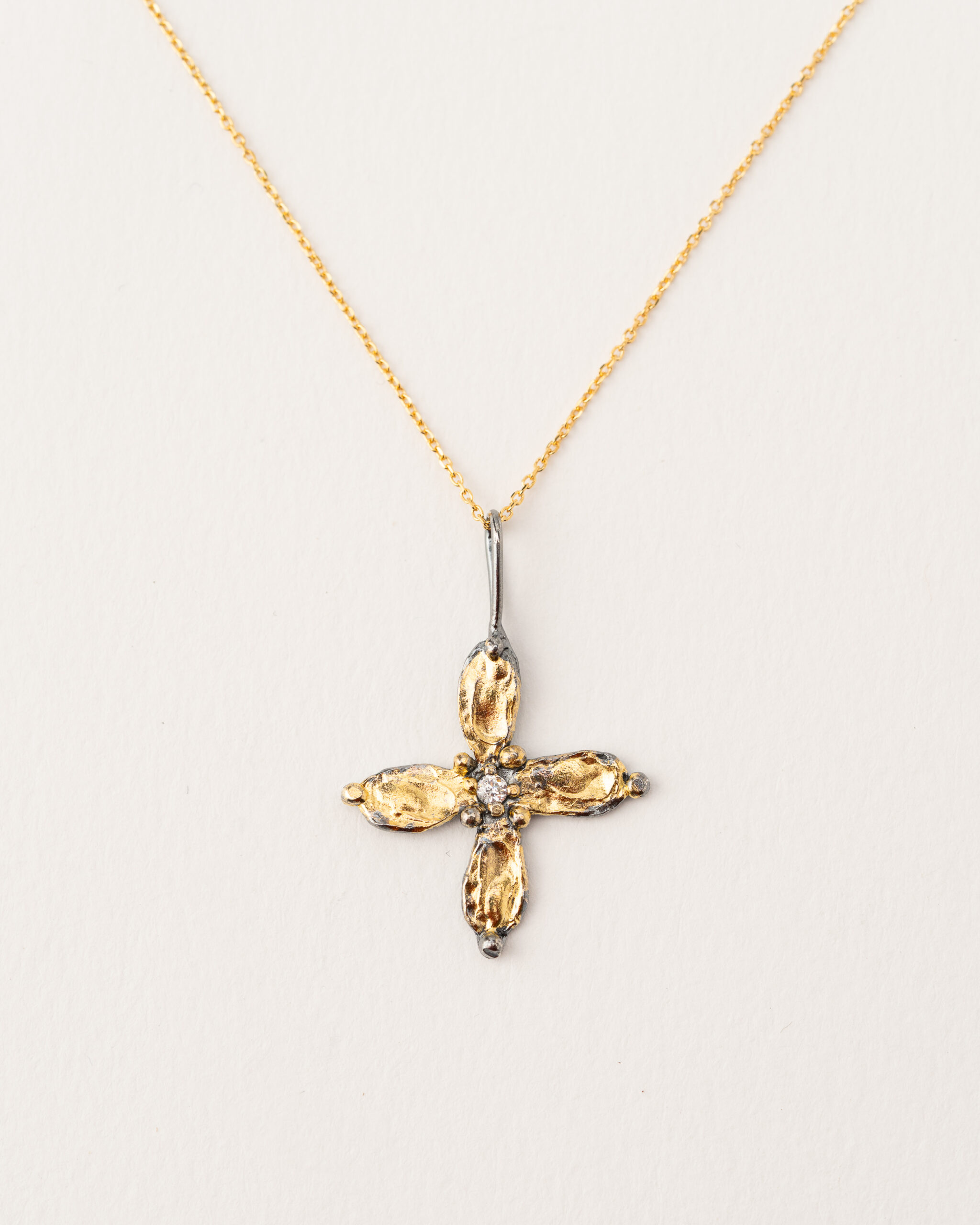 Pandantiv handmade de argint 925/ placat cu aur de 24K sau cu foita de aur de24K/– Royal Cross heart